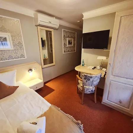 فندق Hotel-restaurant Alter Krug Kallinchen