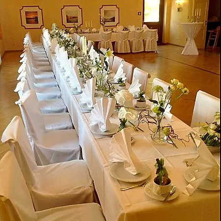 Hotel-restaurant Alter Krug Hotel Kallinchen