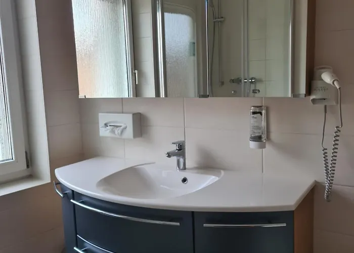 Hotel-restaurant Alter Krug Hotell Kallinchen